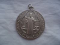 veliki medaljon SVetog Benedikta, promjer 4,5 cm