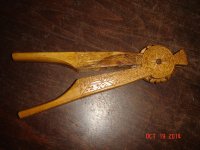 drveni suvenir - kliješta za orahe oko 20 cm