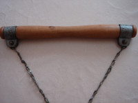 Drvo tokareno(hrast)okovan d=32cm sa lancom, za razne namjene!