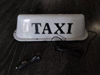 Magnetna LED TAXI krovna tabla 12V – bijelo svjetlo, 35×9,3×10,3 cm