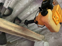 Prodajem benzinski trimer mali