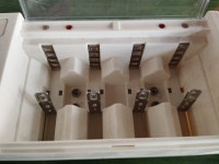 Prodajem Duracellov punjač punjivih baterija