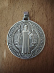 Prodajem srebrni Benediktinski medaljon