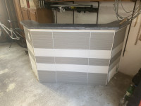 Pult za salon ili šank