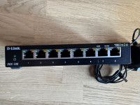 D-Link DGS-108 8-Port Gigabit Switch + Napajanje – Odlično stanje