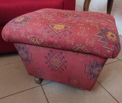 Crveni tabure s uzorcima na kotačiće - 46x41x38 !!!