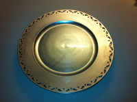 Komplet od 18 unikatnih tanjura