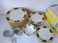 Set porculanskih tanjura i zdjelica