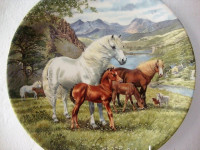 ZIDNI TANJUR - UKRASNI TANJUR SA MOTIVOM KONJA - ENGLEZ