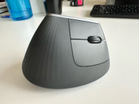 Logitech MX Vertical - ergonomski vertikalni miš