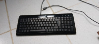 Logitech tastatura (USB)