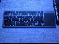 Prodajem TIPKOVNICU MS SA TOUCHPAD-om