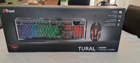 Tipkovnica + miš TRUST GXT 845 Tural Gaming Combo, USB, US layout, crn