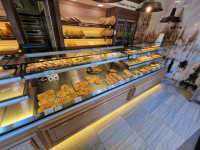 Topla Vitrina 5,5m + stalaža za kruh