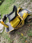 Traktor kosilicu sa malim kvarom