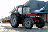 Case International 1056 XL i rotodrljača