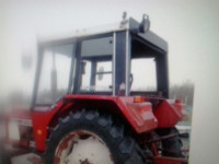 traktor internacional 744A. 