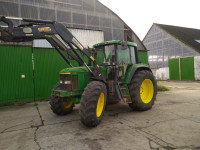 John Deere 6810
