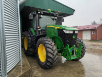 John Deere 7215R