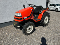 traktor Kubota B52 4x4