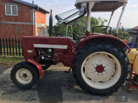 Traktor Internacional 553