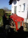 Oldtimer traktor massey ferguson