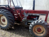 prodajem traktor case international  1046 saprvim utorivačem