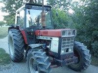 Prodajem traktor International 1246