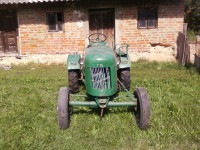 Prodajem traktor Schlepper