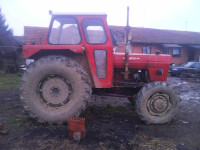Prodajem traktor