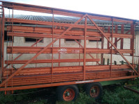 Samoutovarna prikolica za bale