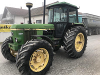 Traktor John Deere 3140