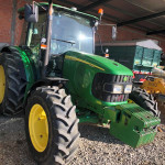 Traktor John Deere 5820
