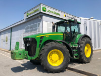 Traktor John Deere 8230