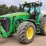 Traktor JOHN DEERE 8230