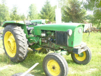 Traktor JOHN DEERE