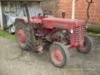 Traktor MC CORMICK INTERNATIONAL FARMALL D-430