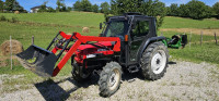 TRAKTOR Mitsubishi MT36 sa utovarivačem i malčerom