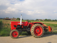 Traktor Universal 445