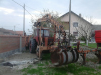 traktor s utovarivacem belarus