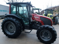 TRAKTOR VALTRA A85