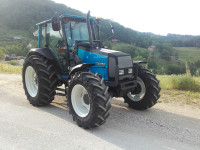 Traktor Valtra SA UTOVARIVAČEM