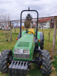 Vočarski traktor john deere f85