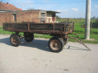 PIKOLICA  TRAKTORSKA  3 T .  PRODAJEM  ILI  MJENJAM