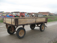 PRIKOLICA 3 TONE  TRAKTORSKA  PRODAJEM ILI MJENJAM