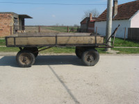 PRIKOLICA TRAKTORSKA 3 TONE  PRODAJEM  ILI MJENJAM