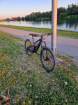 Trek Fuel EX 8 Gen 6 (2023) bicikl u sivo-crnoj boji