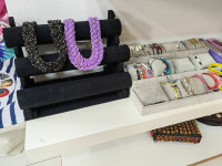 Hitnoo Inventar za lokal police,lutke,nastavci