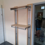 Više rabljenih štendera + kabina za presvlačenje