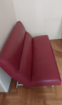 Prodajem crveni set namještaja – kauč i fotelju